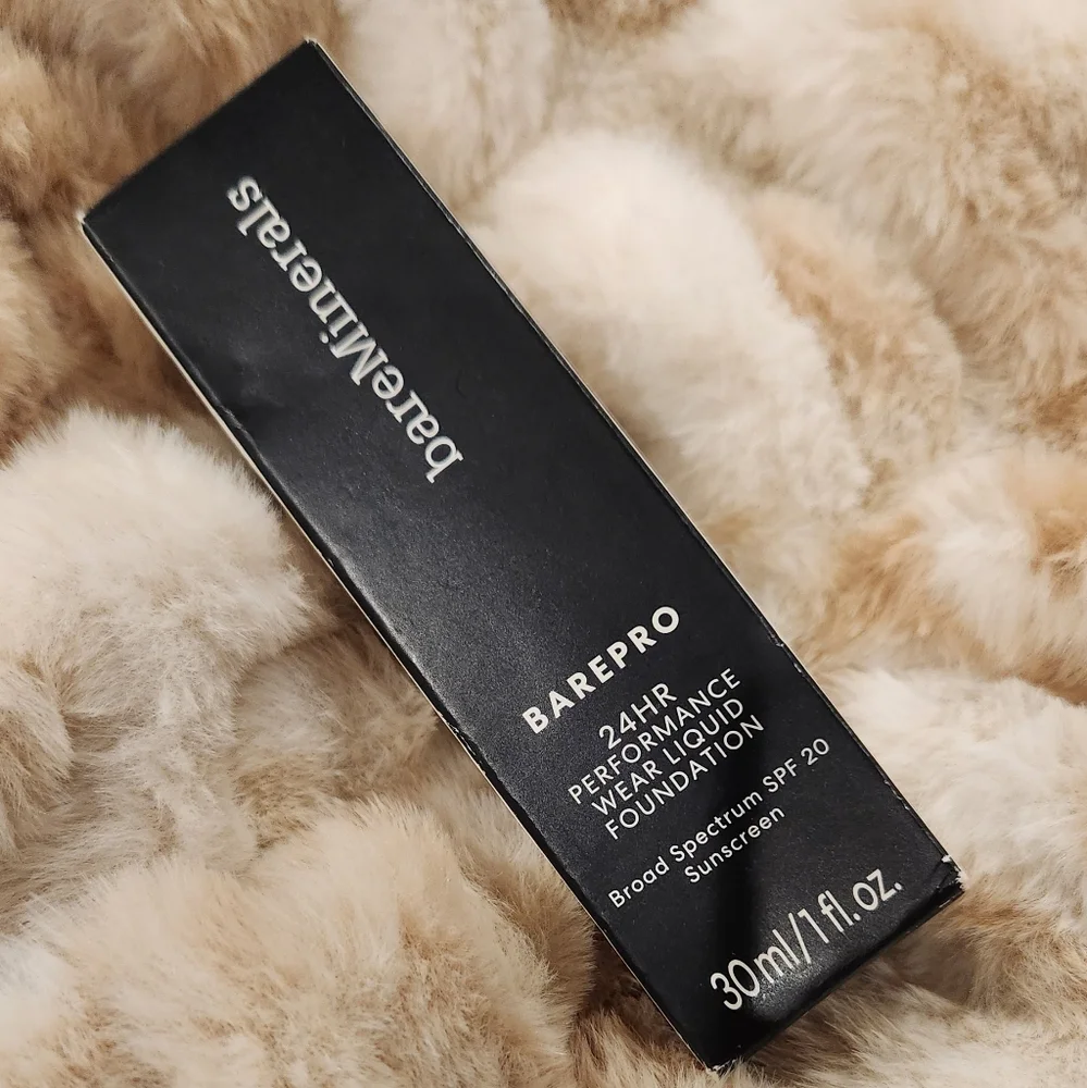 BAREPRO PERFORMANCE WEAR LIQUID FOUNDATION BROAD SPECTRUM SPF 20- Aspen - Picture 3 of 3